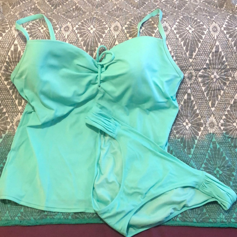 Victoria Secret tankini top and bottoms